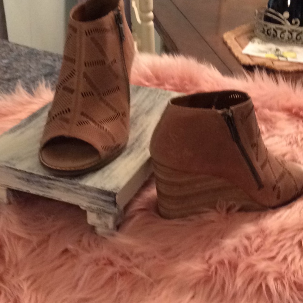 Wedge Sandals - Picture 2 of 3